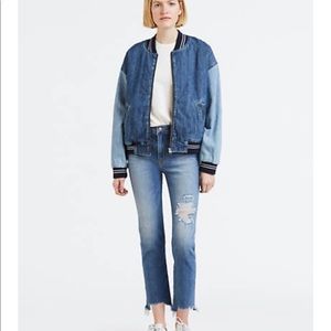 Levi High Rise Cropped Jeans: 25